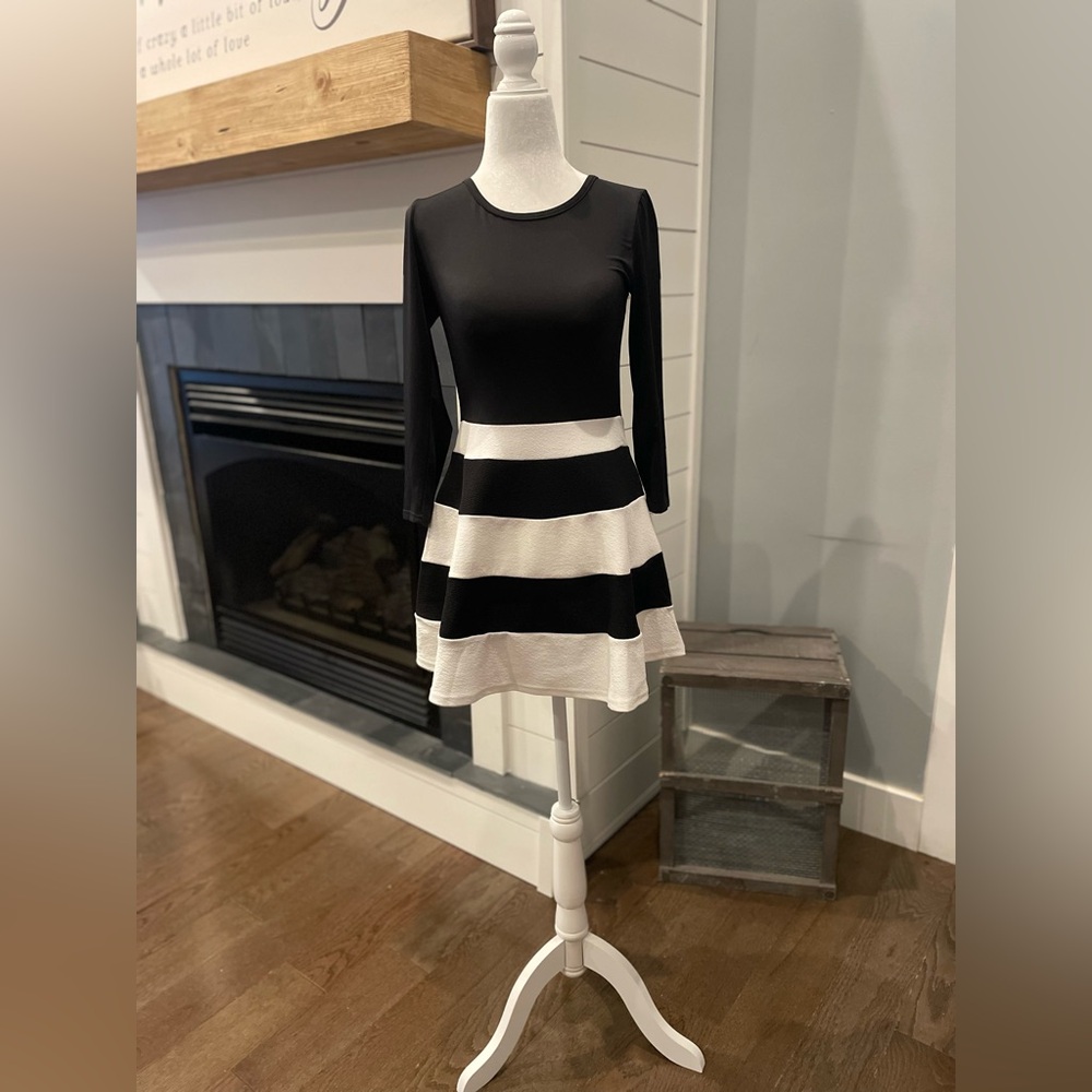 Stylish Black and White Striped Long Sleeve Dress